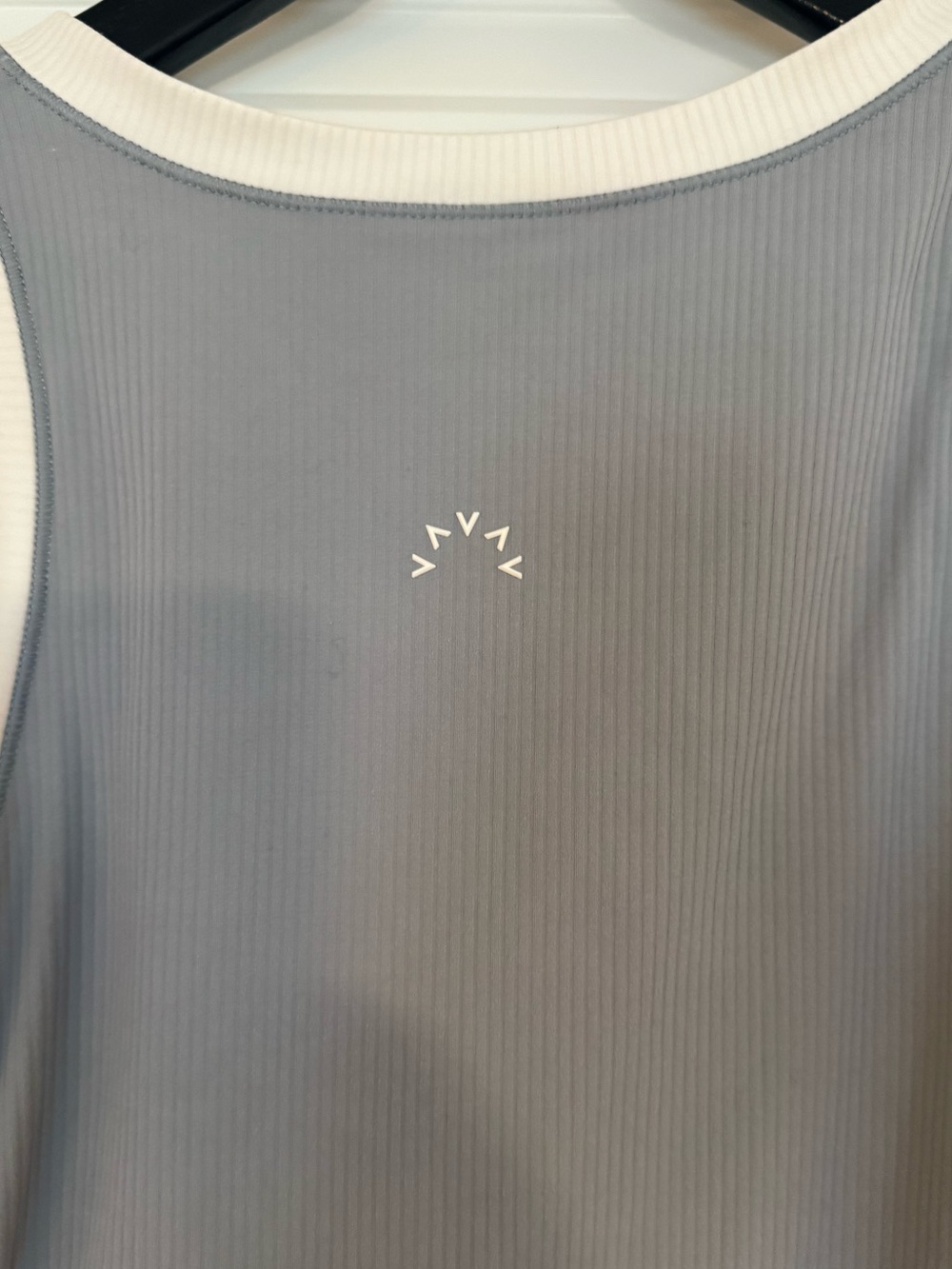 Like New! Varley V-Neck Tank/ size Medium - Picture 8 of 9